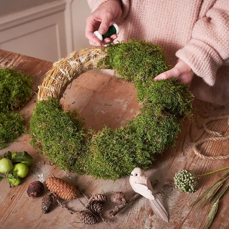 Make Your Own Moss Wreath