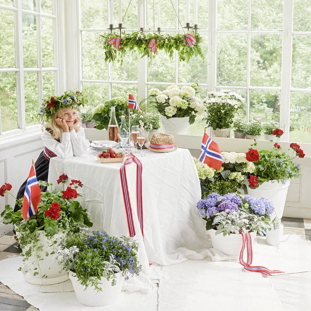 Feir 17. mai med fargerike blomster