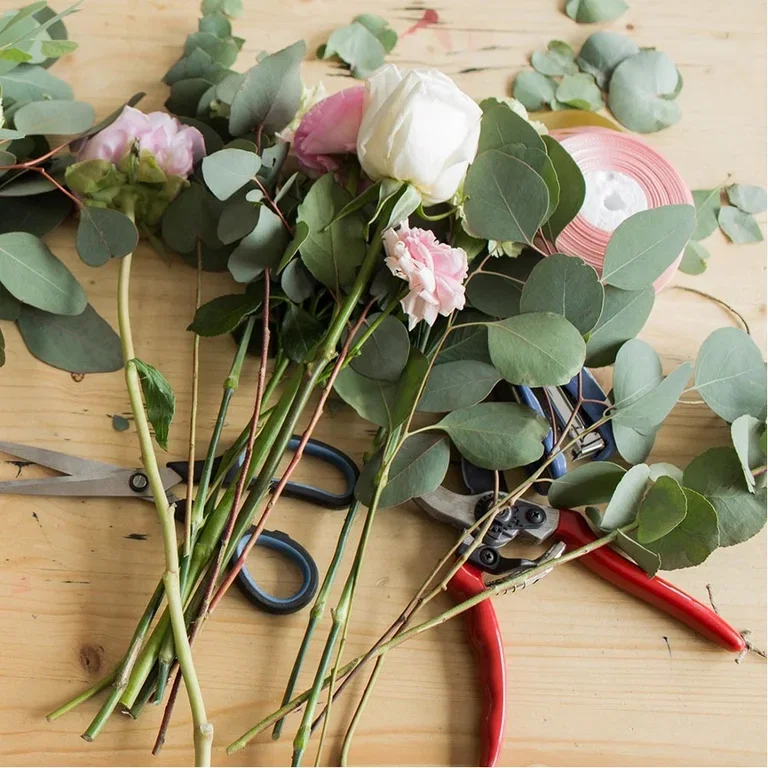Bind din egen blomsterbukett – lær deg spiralteknikken 