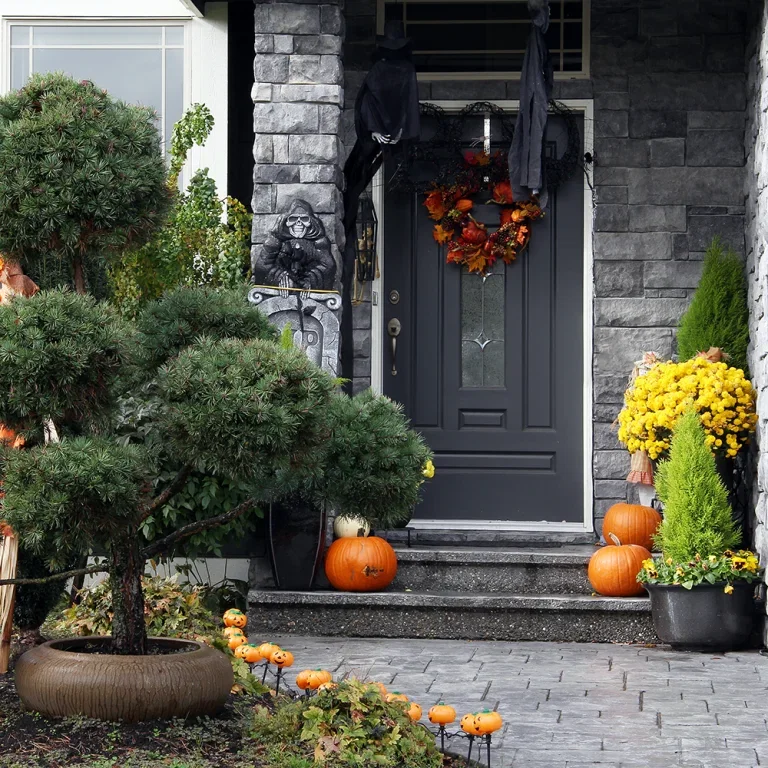 Pynt inngangspartiet til Halloween – skummel stemning på enkelt vis 
