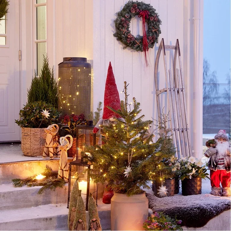 Decorate the entrance for Christmas