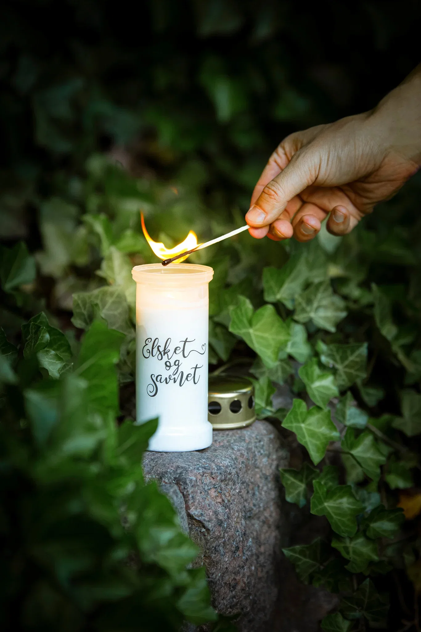 Gravlys 'Elsket og savnet'