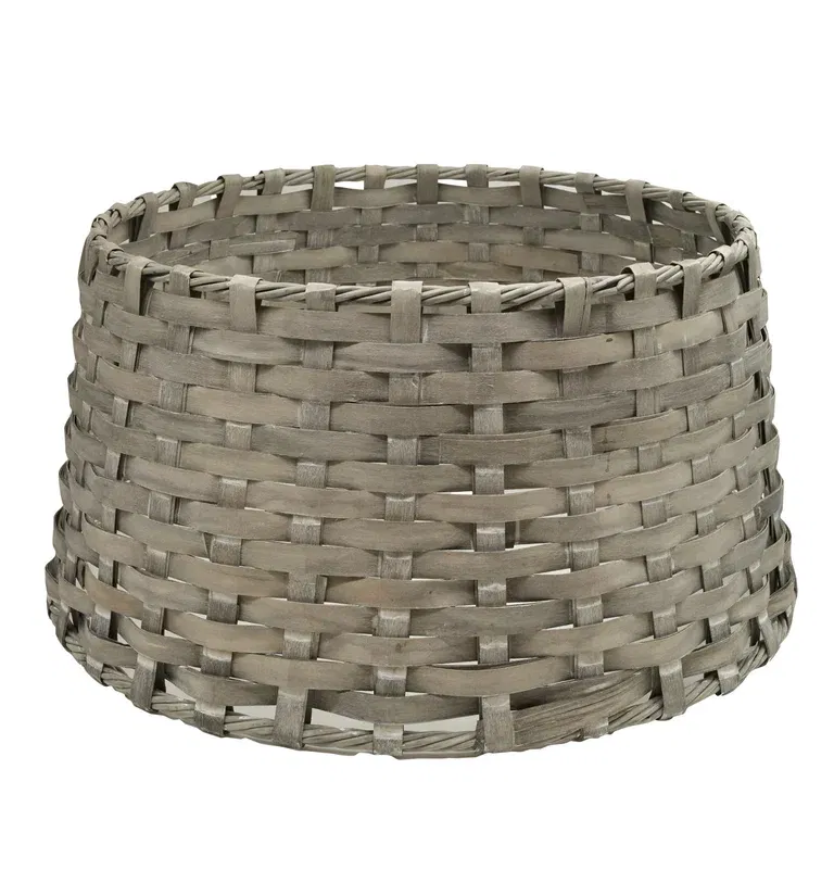 Juletrekurv i flettet tre