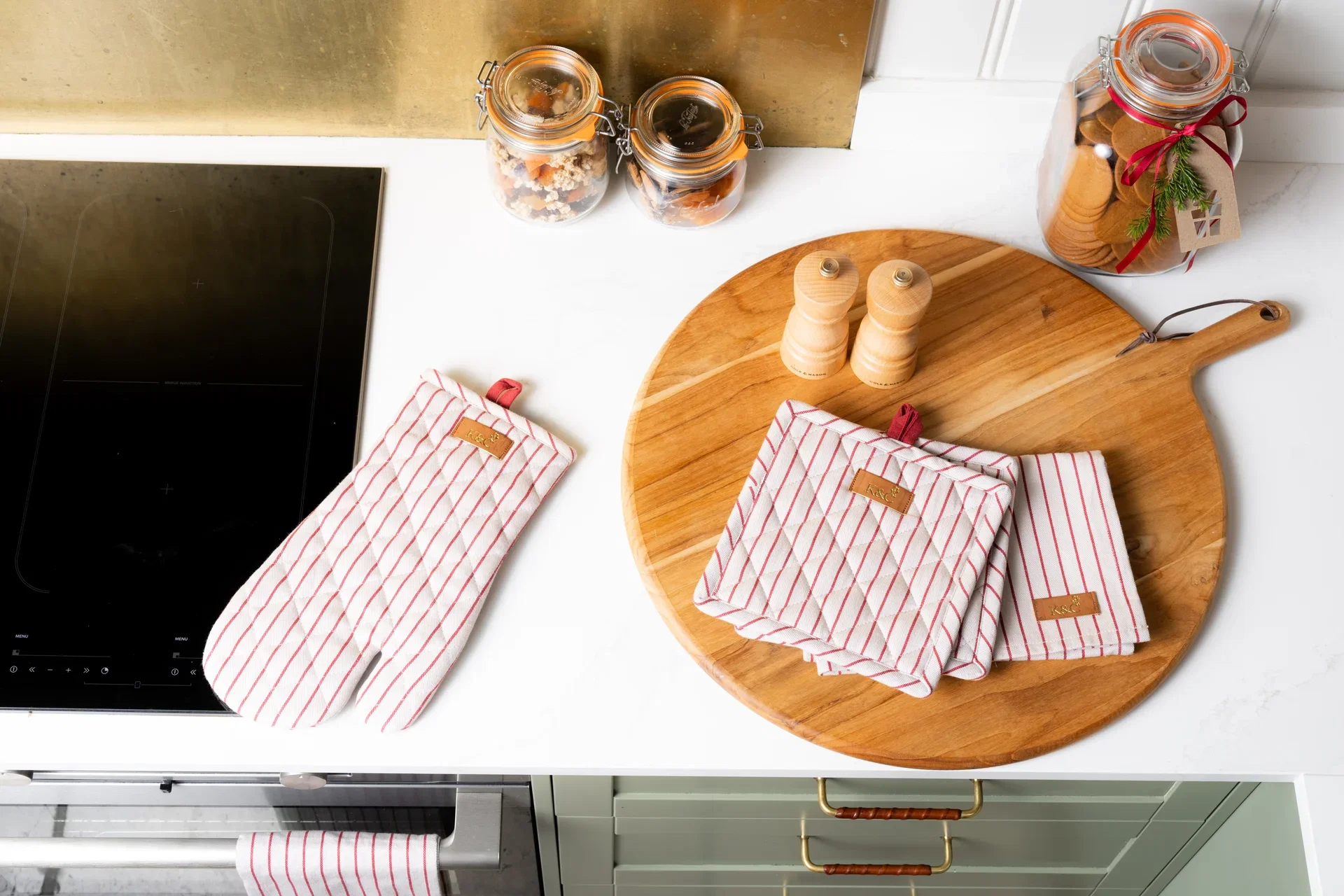 K&C Oven Mitt Red and Beige