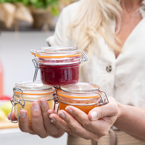 Lag hjemmelaget syltetøy og marmelade av bær og frukt